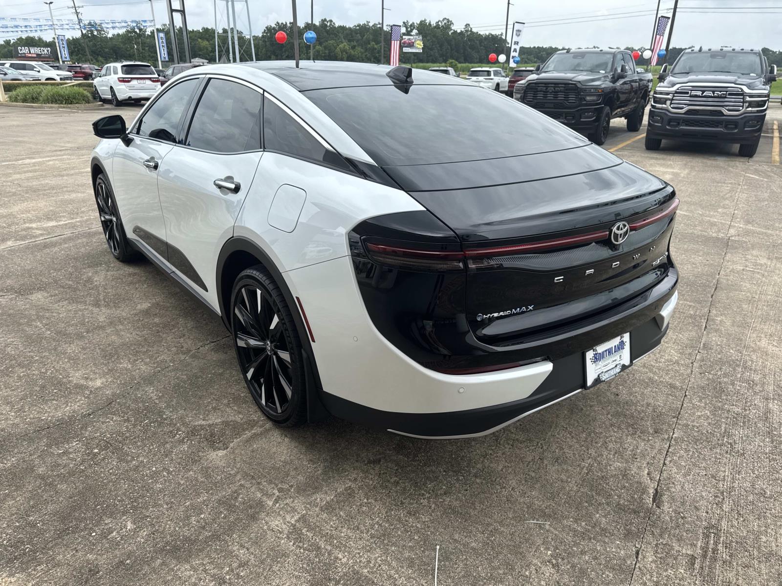 2025 Toyota Crown Platinum photo 4