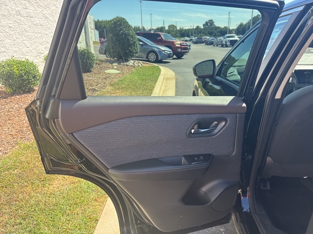 2023 Nissan Rogue SV photo 11