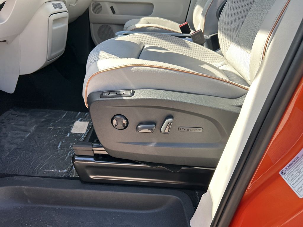 2025 Volkswagen ID. Buzz Pro Plus photo 10