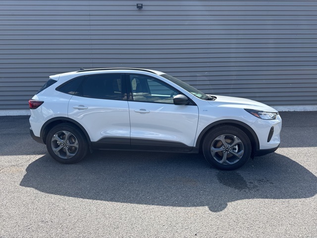 2025 Ford Escape ST-Line photo 2