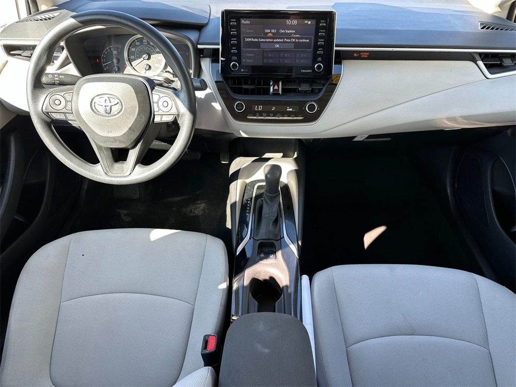 2021 Toyota Corolla LE photo 3