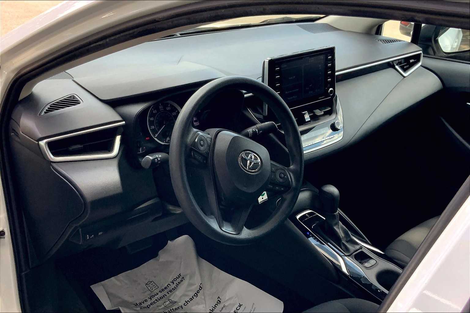 2021 Toyota Corolla LE photo 15