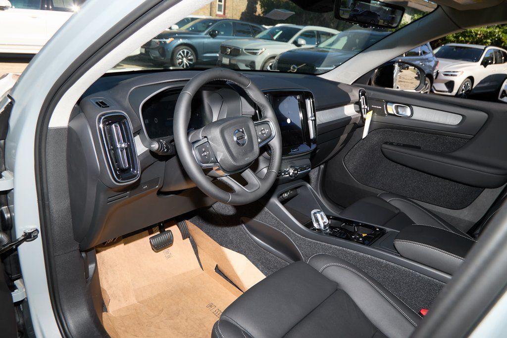 2026 VOLVO XC40 - Image 11