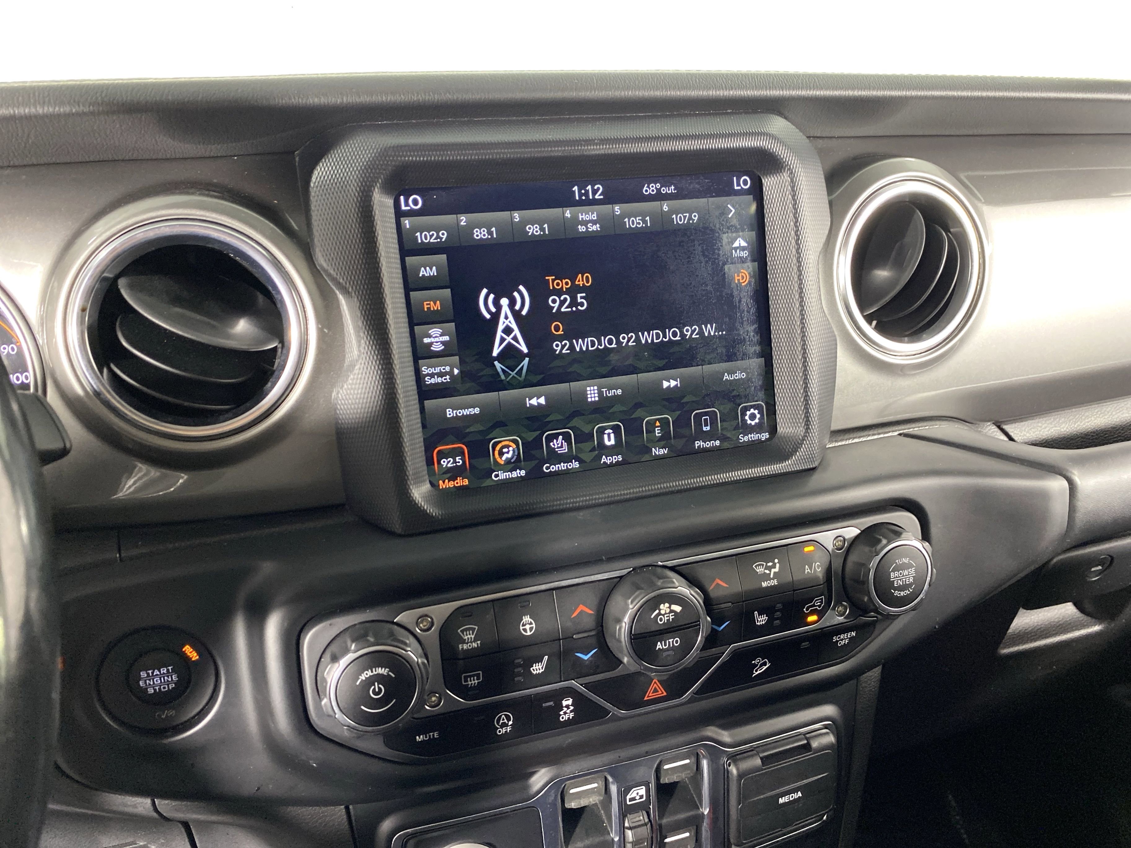 2019 Jeep Wrangler Unlimited Sahara photo 4