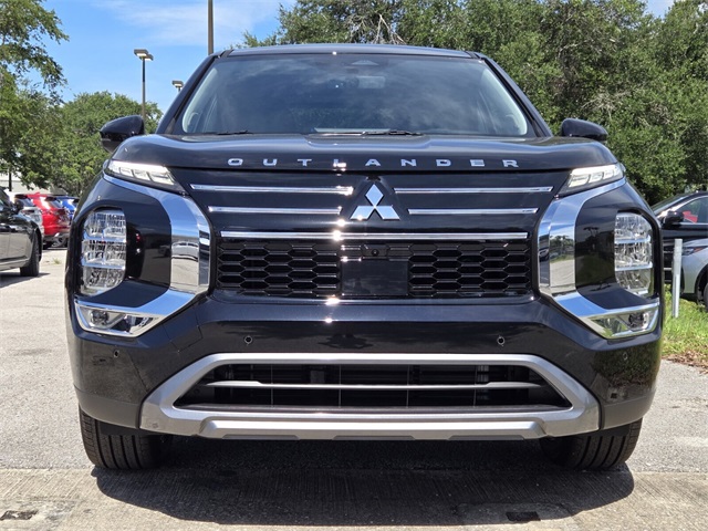 2025 Mitsubishi Outlander SE photo 2