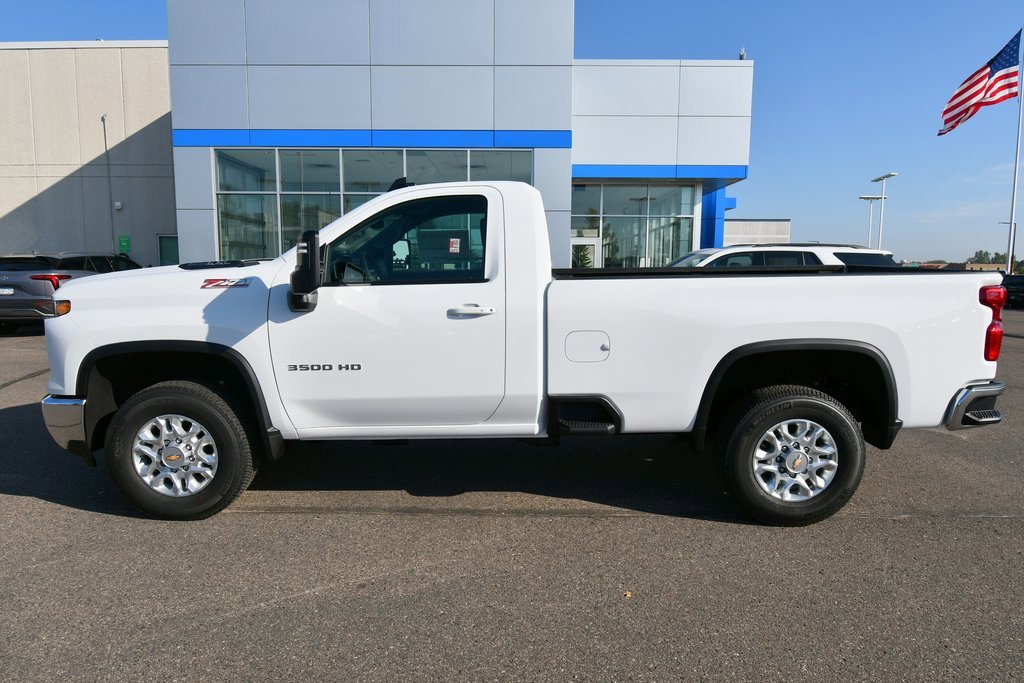 2026 Chevrolet Silverado 3500HD LT photo 4