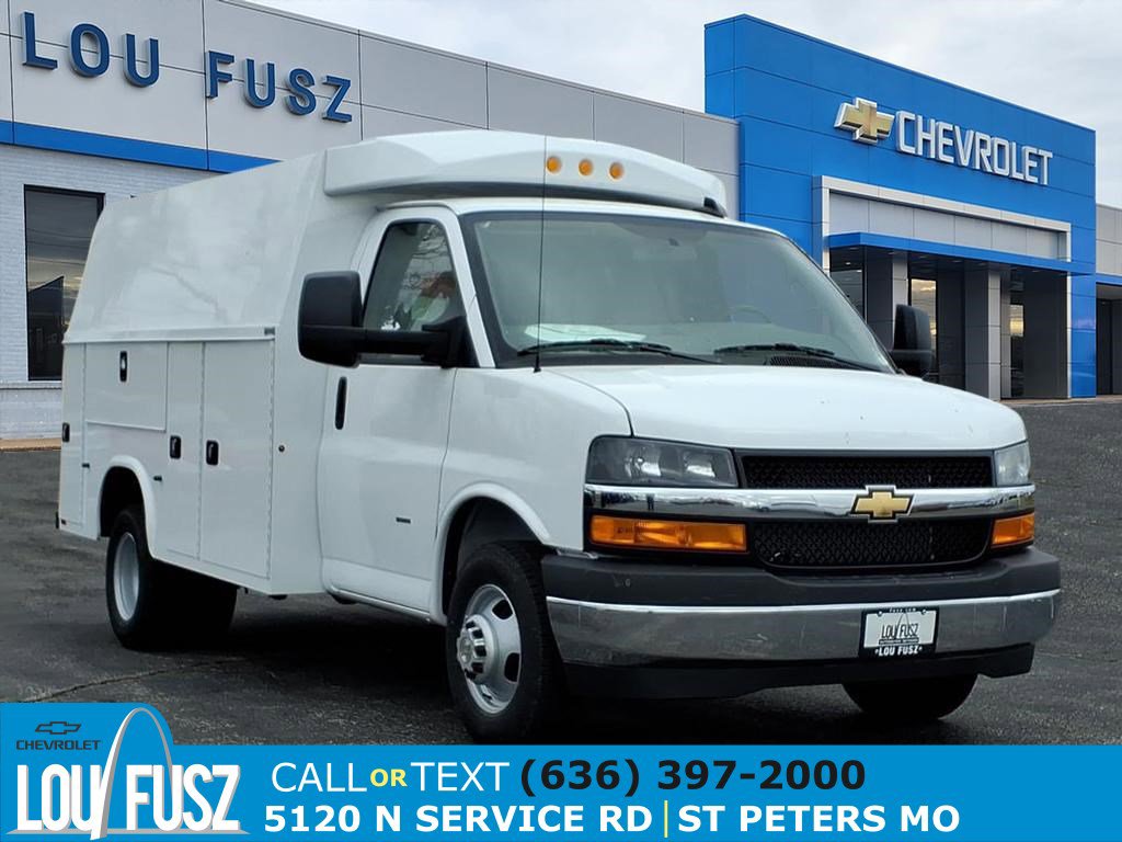 2025 Chevrolet Express Base's photo
