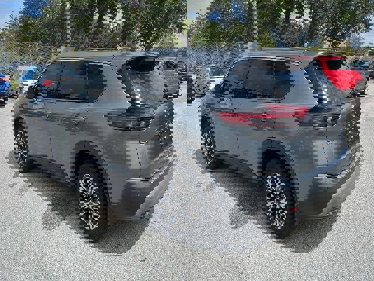 2021 Nissan Rogue SV photo 3