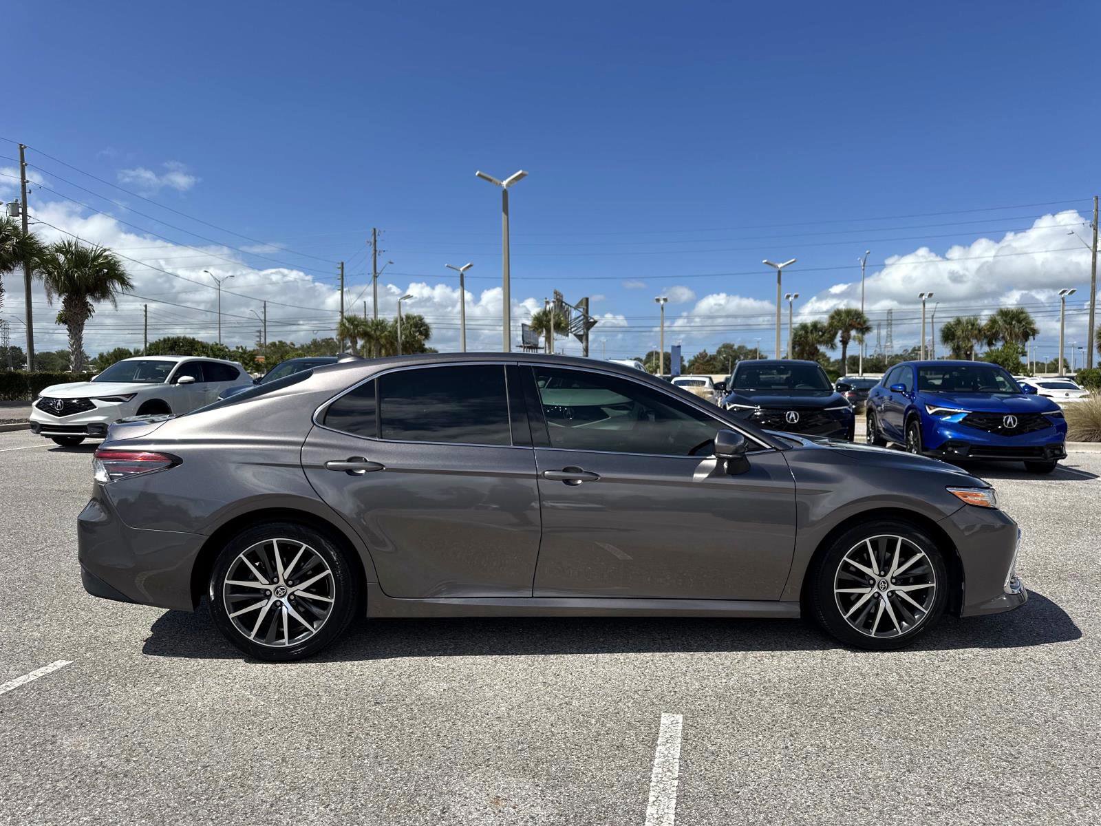 2022 Toyota Camry XLE photo 2