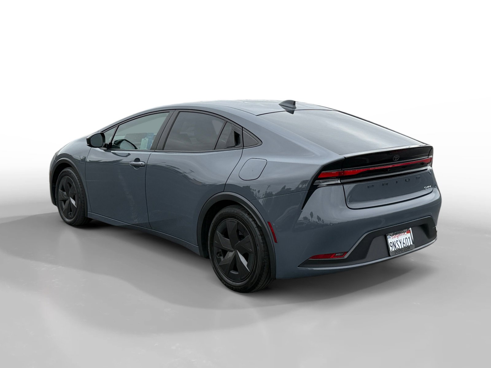 2023 Toyota Prius LE photo 3