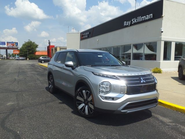 2025 Mitsubishi Outlander SE's photo