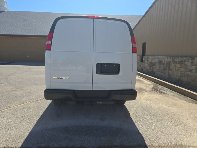 2025 Chevrolet Express Cargo 2500 photo 6