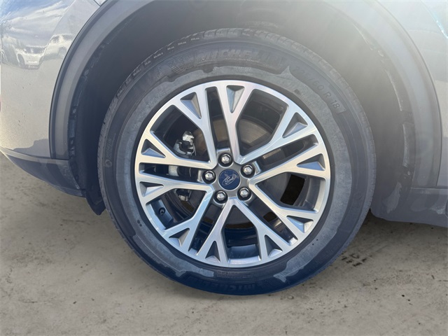 2022 Ford Escape SEL photo 10