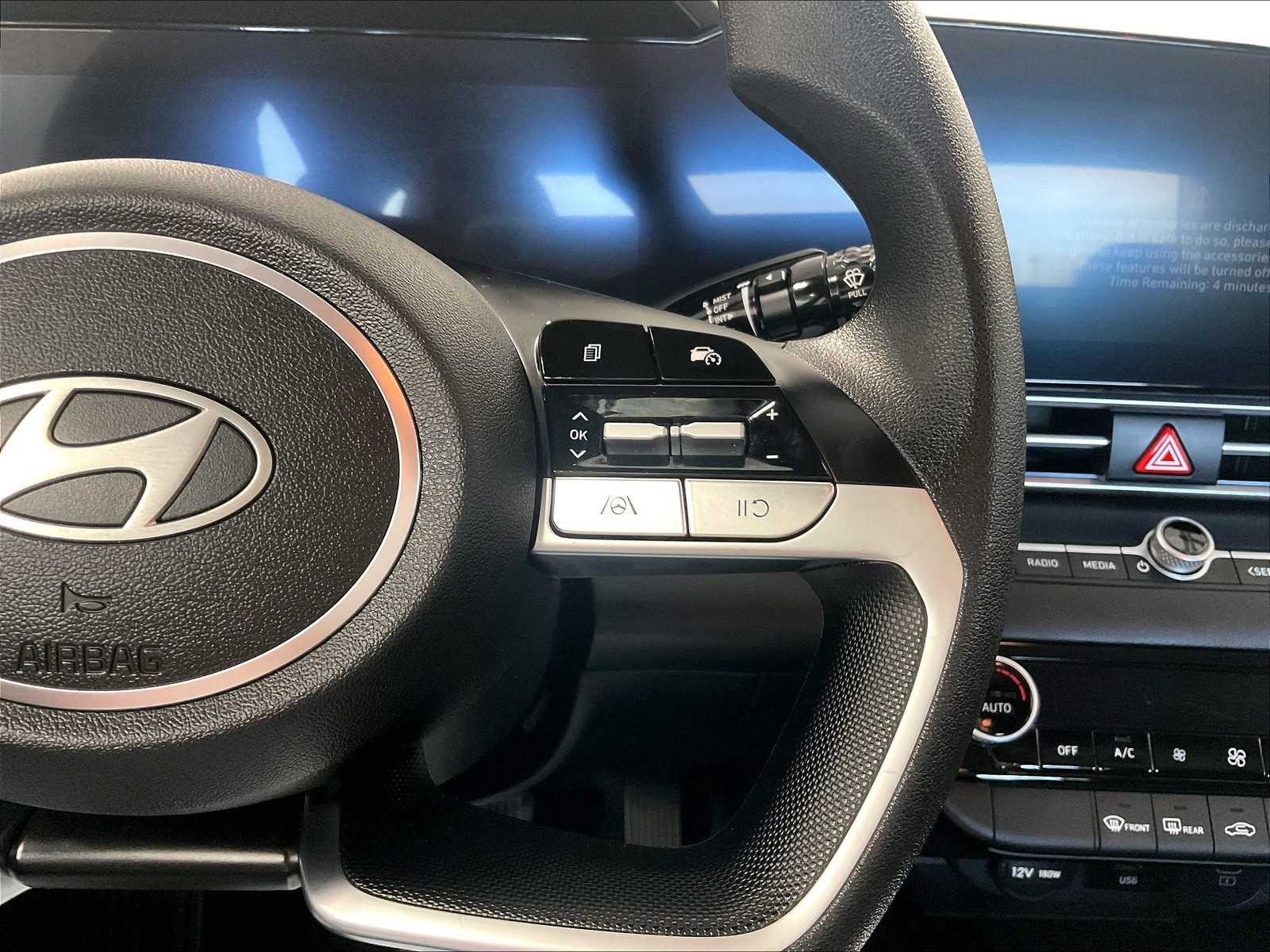 2024 Hyundai Elantra SEL photo 23