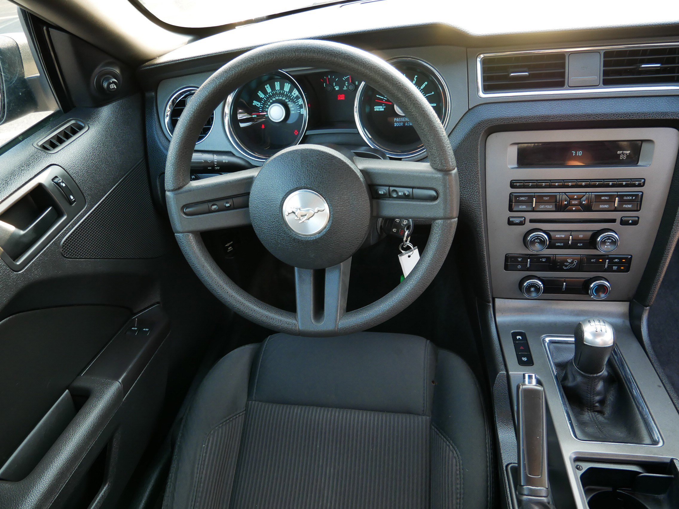 2011 Ford Mustang V6 photo 9