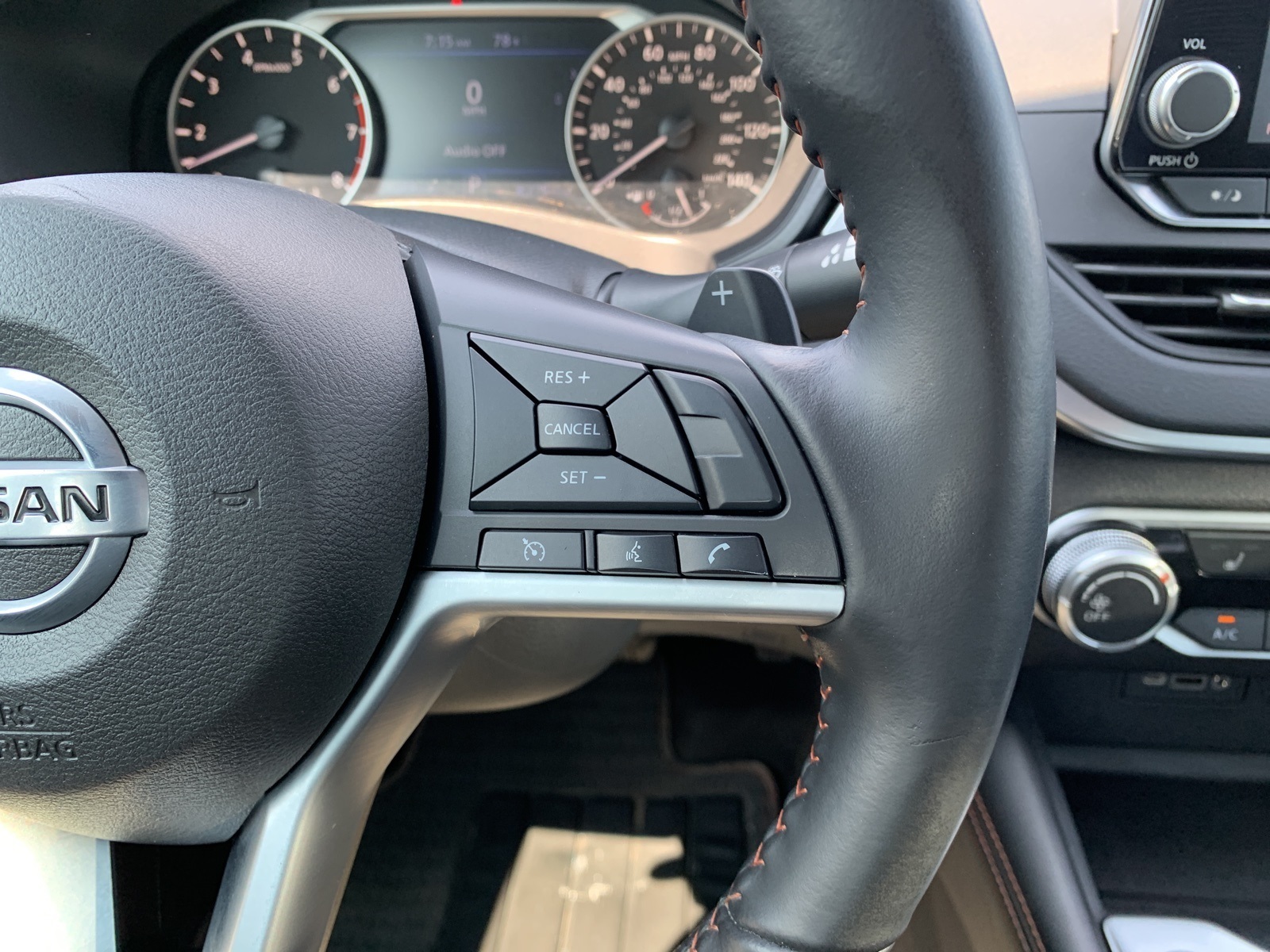2022 Nissan Altima 2.5 SR photo 12