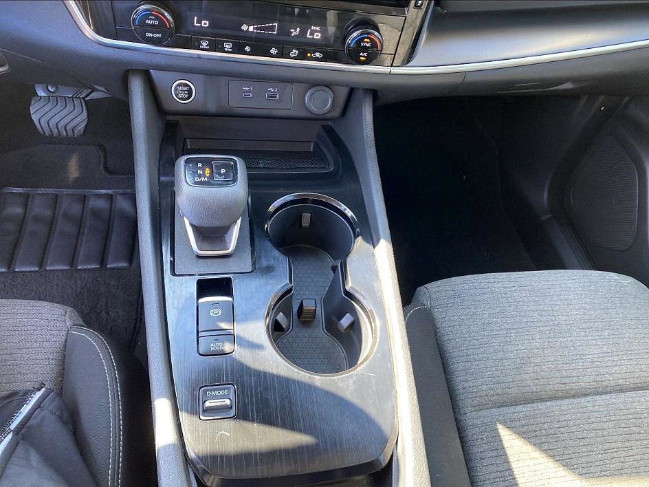 2023 Nissan Rogue SV photo 10