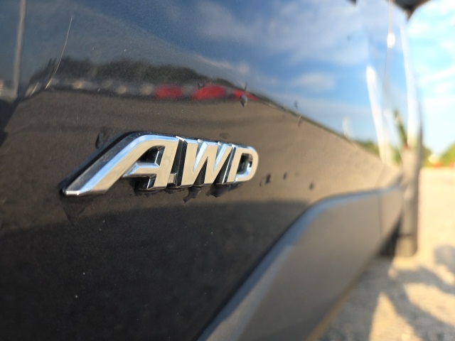 2019 Toyota RAV4 Hybrid XLE photo 16