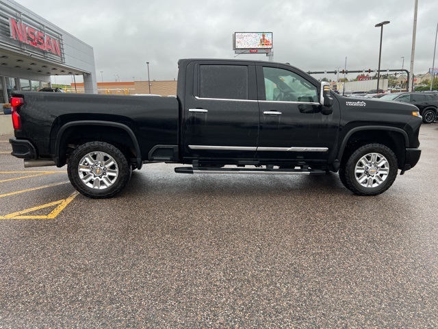 2024 Chevrolet Silverado 2500HD High Country photo 2