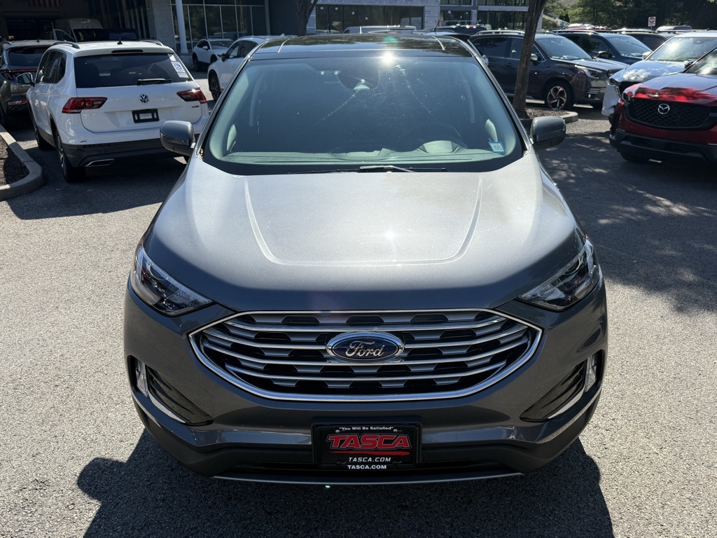 2022 Ford Edge SEL photo 2