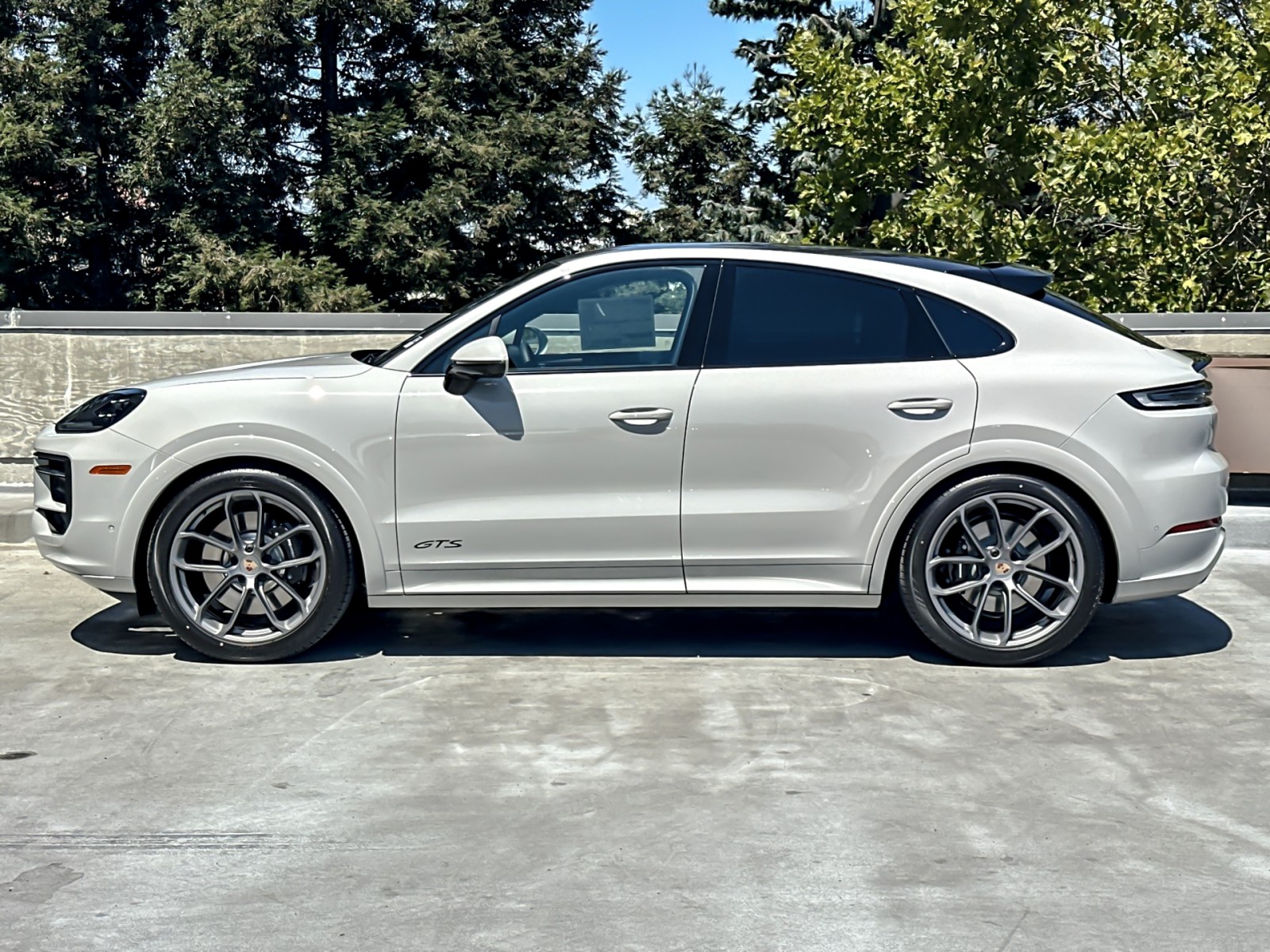 2025 Porsche Cayenne GTS Coupe photo 3