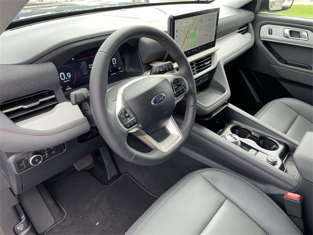 2025 Ford Explorer photo 10