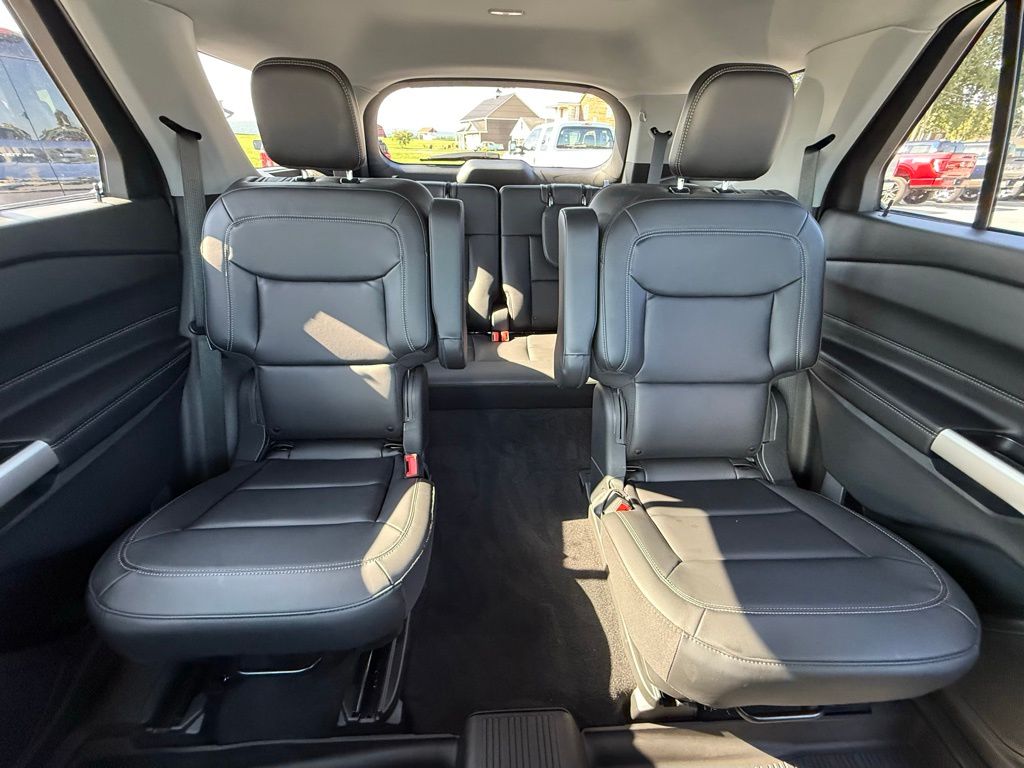 2023 Ford Explorer XLT photo 23