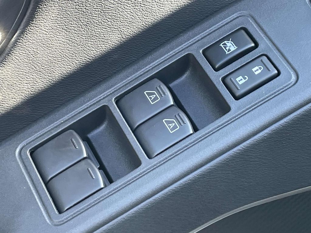 2026 Nissan Frontier Crew Cab SV photo 12