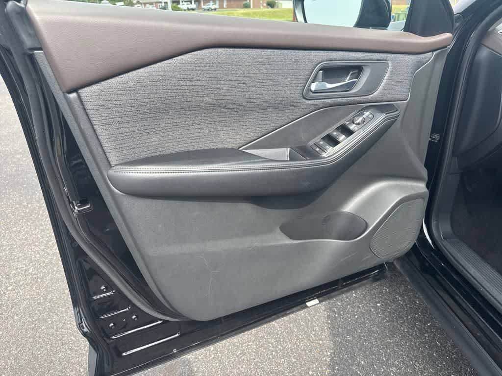 2023 Nissan Rogue SV photo 9