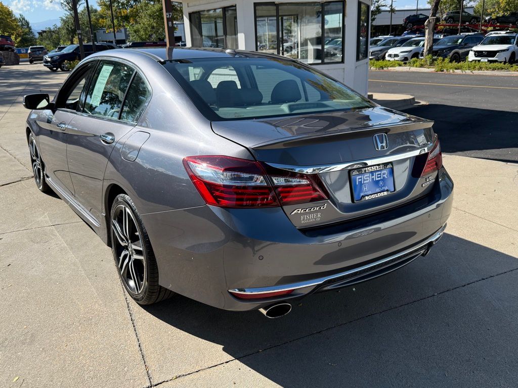 2017 Honda Accord Touring photo 2