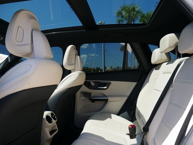 2025 Mercedes Benz GLC 300 photo 17