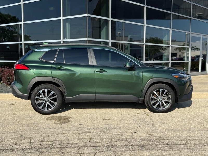 2023 Toyota Corolla Cross XLE photo 2