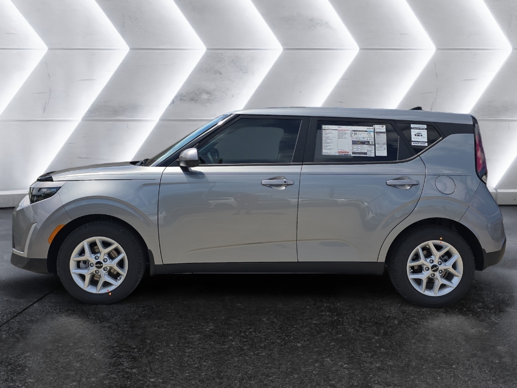 2025 Kia Soul S photo 2
