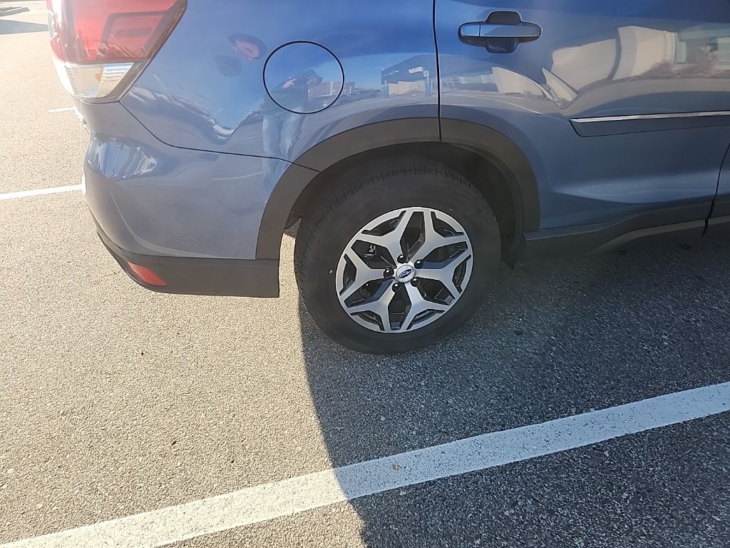 2023 Subaru Forester Premium photo 4