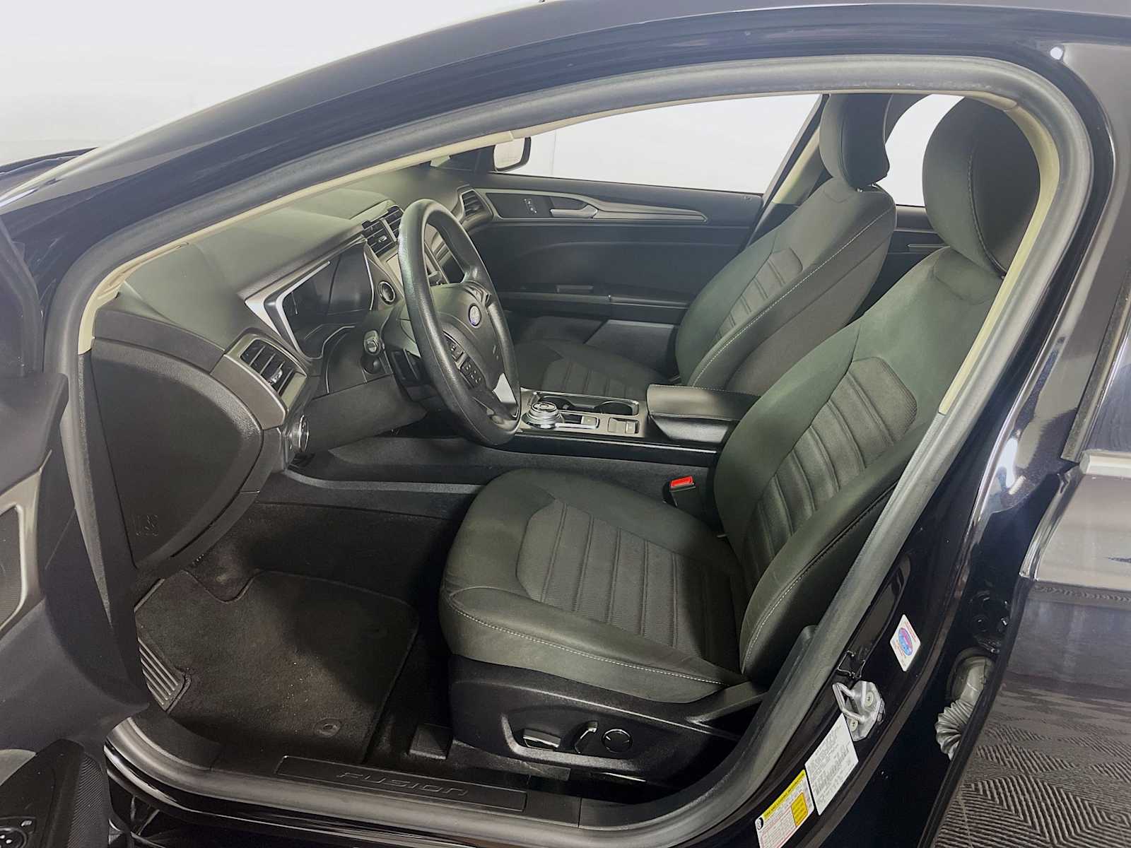 2019 Ford Fusion SE photo 14