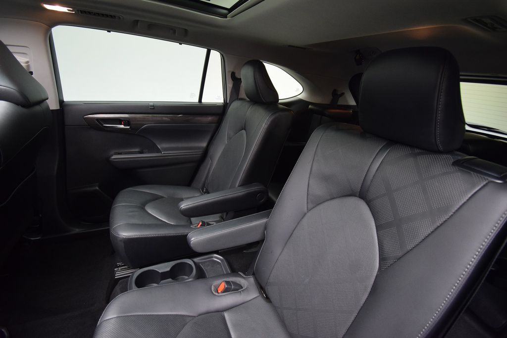 2021 Toyota Highlander Hybrid Platinum photo 19