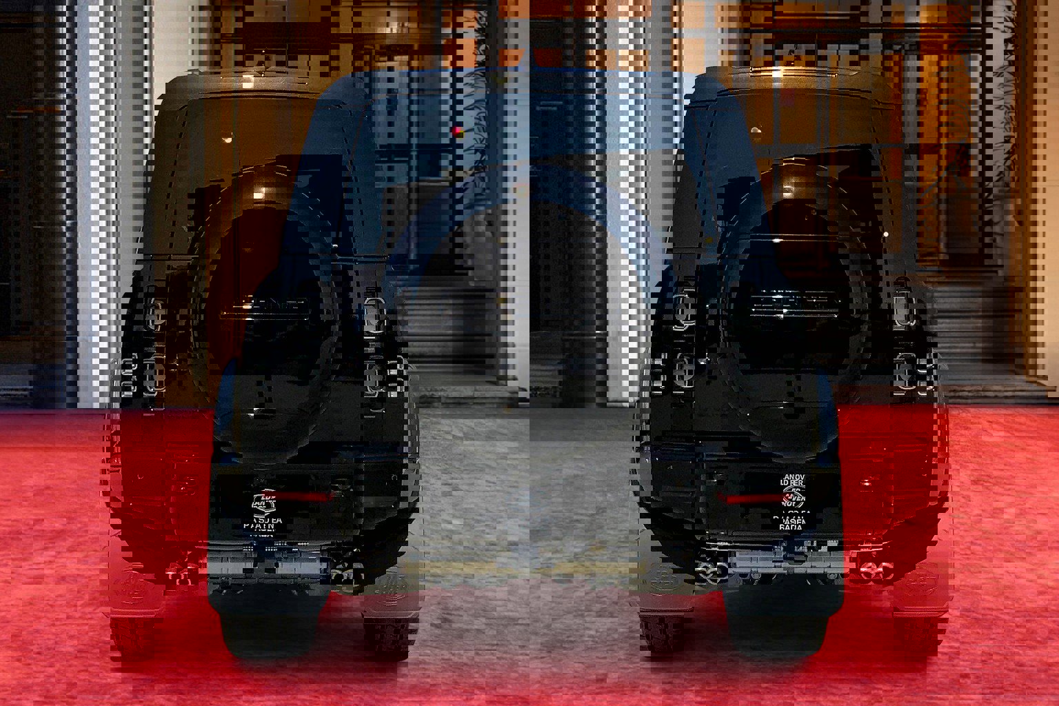 2025 Land Rover Defender 110 V8 photo 2