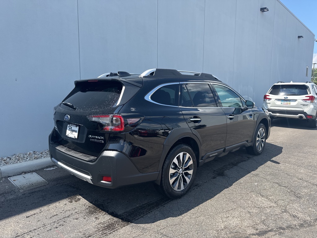 2025 Subaru Outback Touring XT photo 2