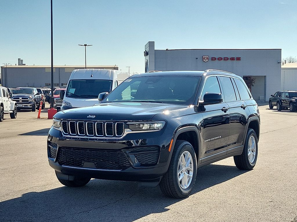 2025 Jeep Grand Cherokee Laredo X photo 2