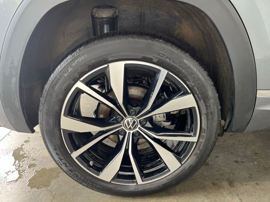 2024 Volkswagen Atlas Cross Sport SEL Premium R-Line photo 28