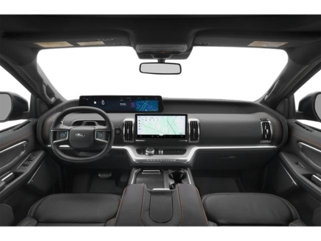 2025 Ford Expedition photo 3