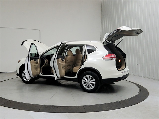 2016 Nissan Rogue SV photo 13