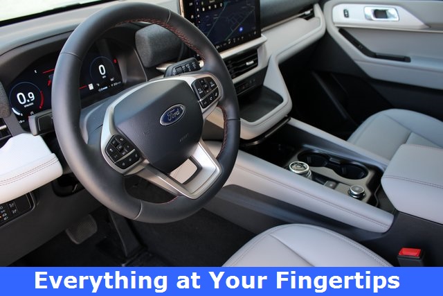 2025 Ford Explorer photo 2