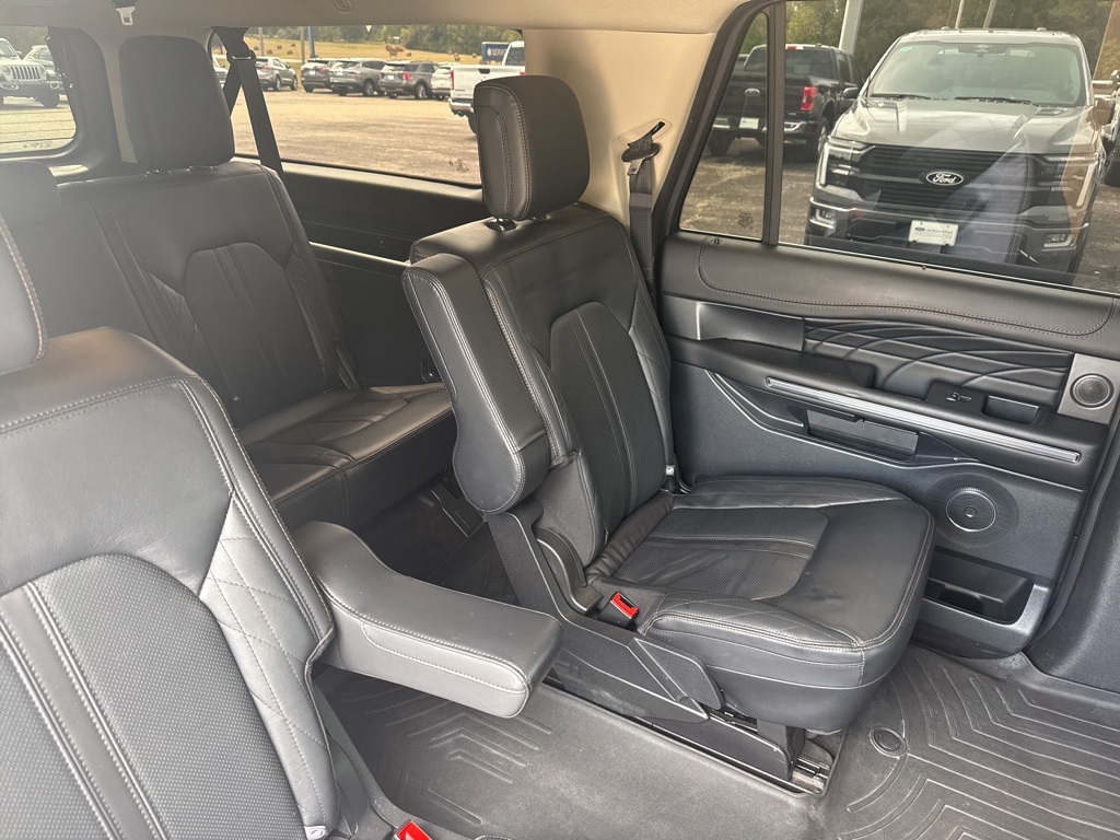 2021 Ford Expedition MAX Platinum photo 6