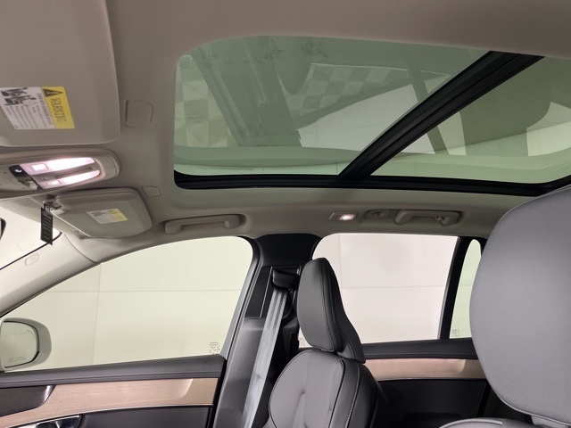 2025 Volvo XC90 T8 AWD Plus photo 30