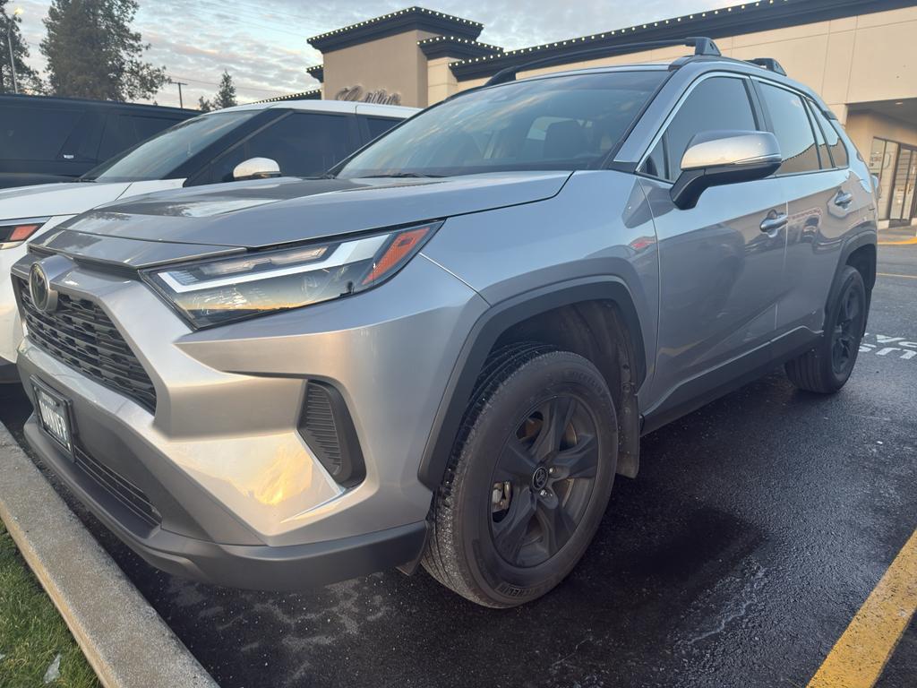 2024 Toyota RAV4 XLE's photo