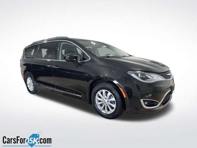 2019 Chrysler Pacifica Touring L's photo