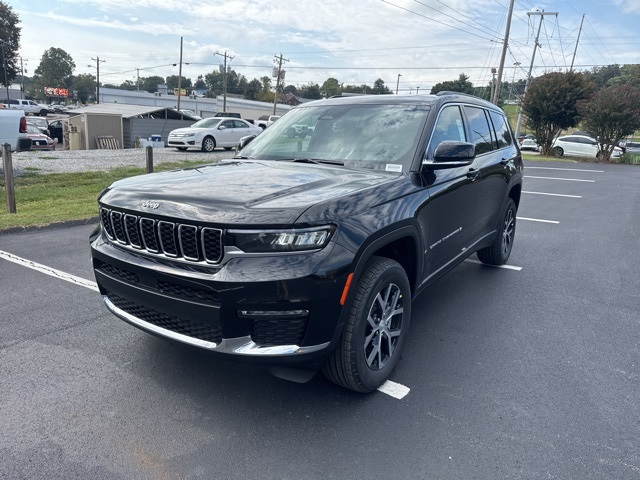 2025 Jeep Grand Cherokee Limited photo 2
