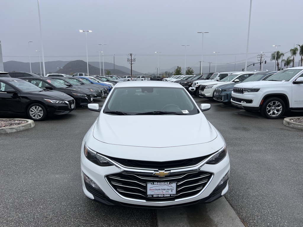 2023 Chevrolet Malibu 1LT photo 2