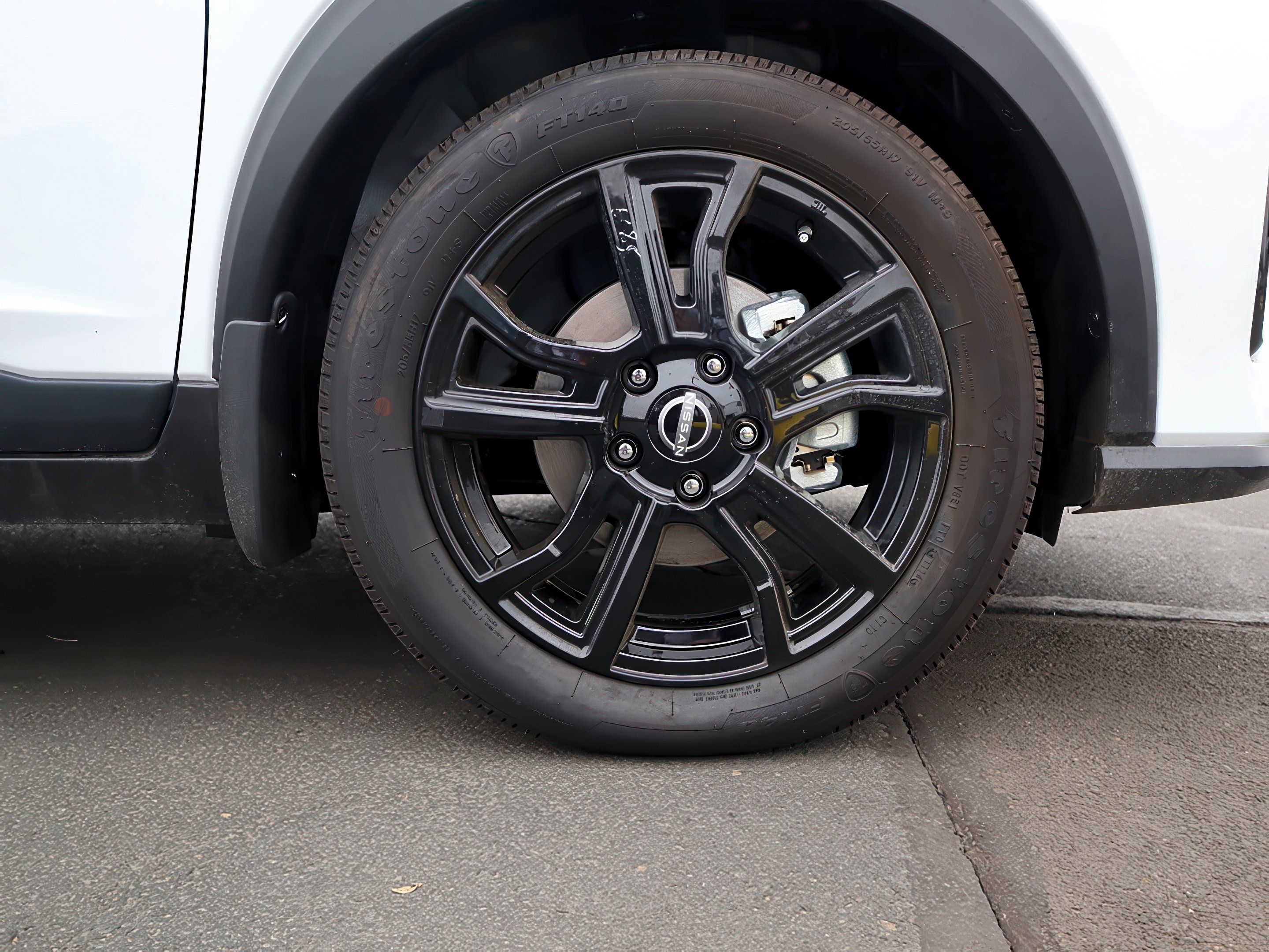 2025 Nissan Kicks SR photo 21